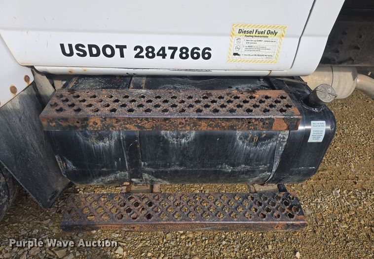 image for item DO7803 2005 GMC C7500 box truck