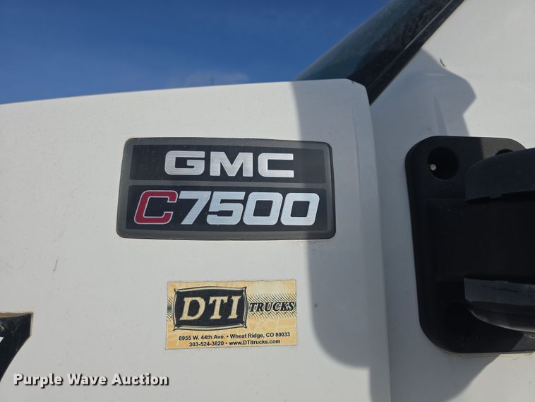 image for item DO7803 2005 GMC C7500 box truck