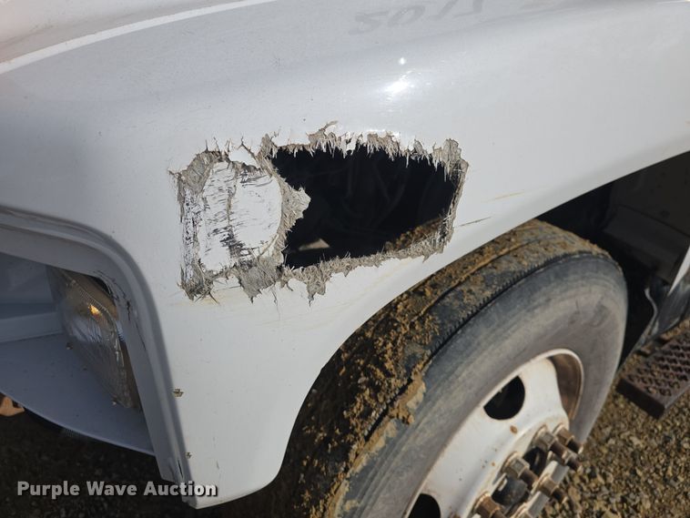 image for item DO7803 2005 GMC C7500 box truck