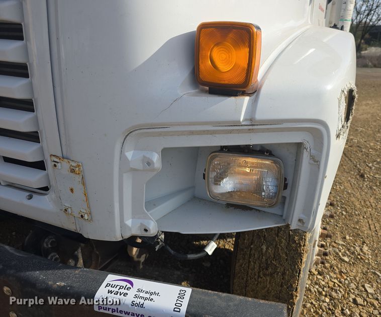 image for item DO7803 2005 GMC C7500 box truck