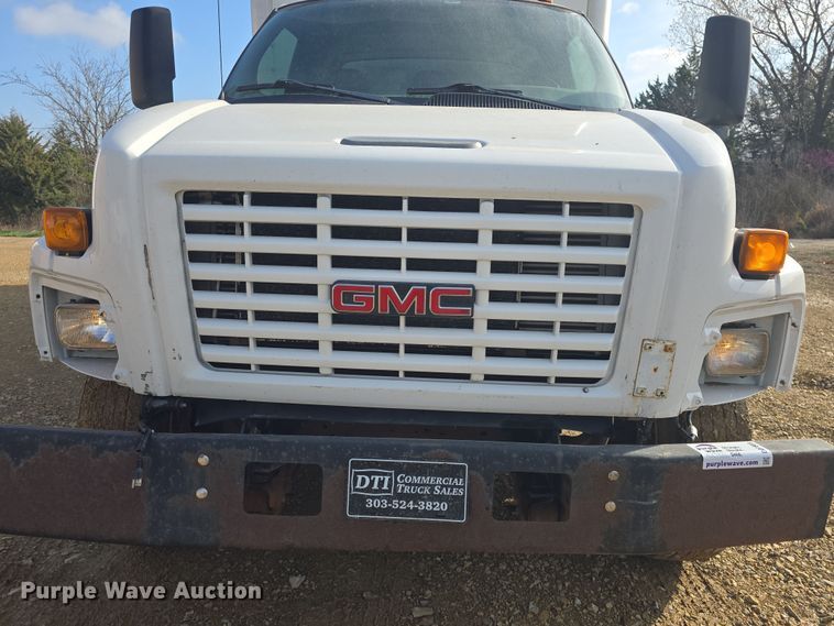 image for item DO7803 2005 GMC C7500 box truck