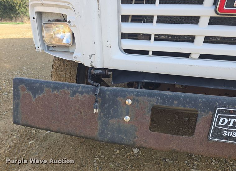 image for item DO7803 2005 GMC C7500 box truck