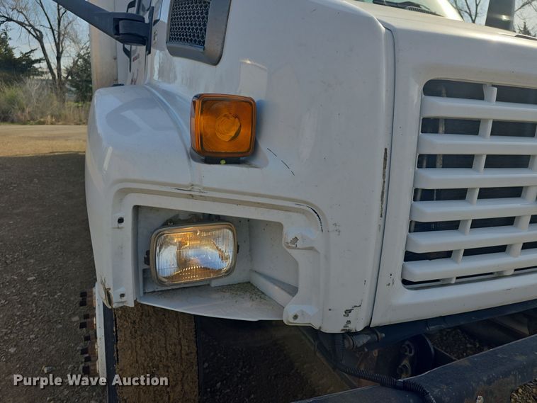 image for item DO7803 2005 GMC C7500 box truck