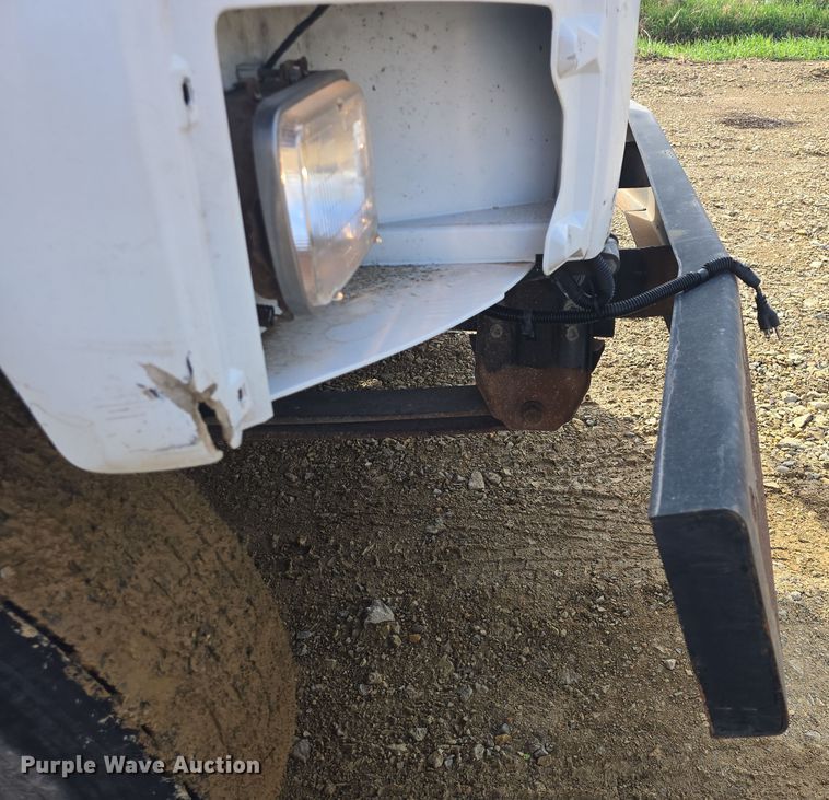 image for item DO7803 2005 GMC C7500 box truck