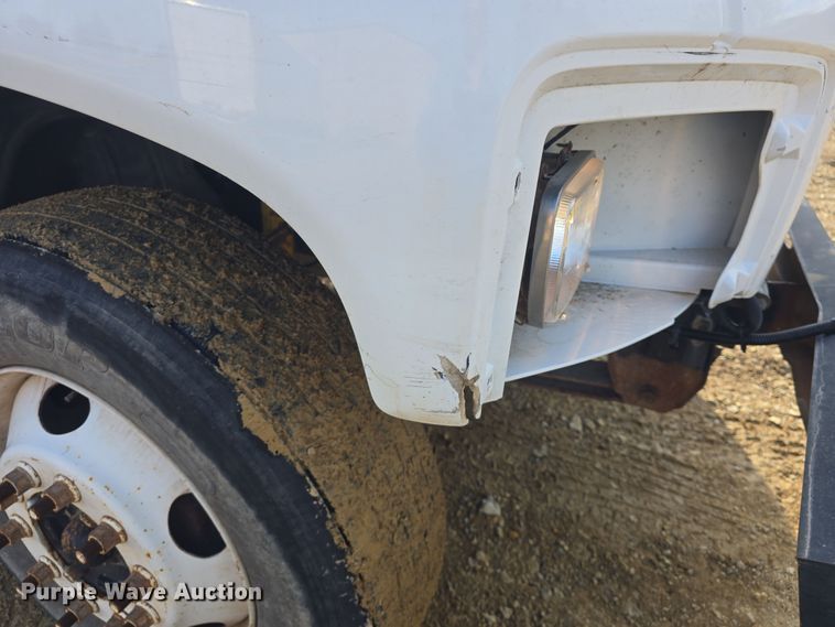 image for item DO7803 2005 GMC C7500 box truck