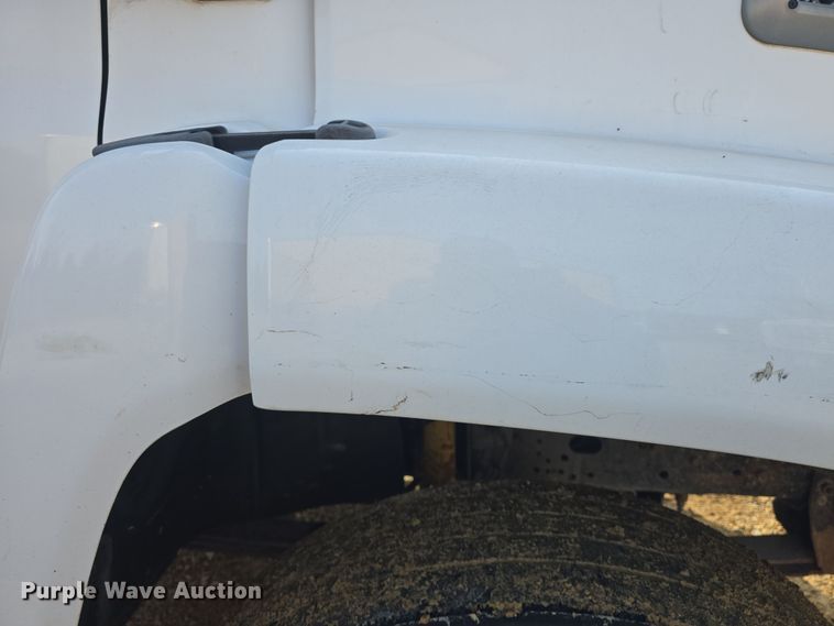 image for item DO7803 2005 GMC C7500 box truck