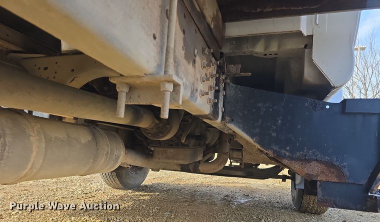 image for item DO7803 2005 GMC C7500 box truck