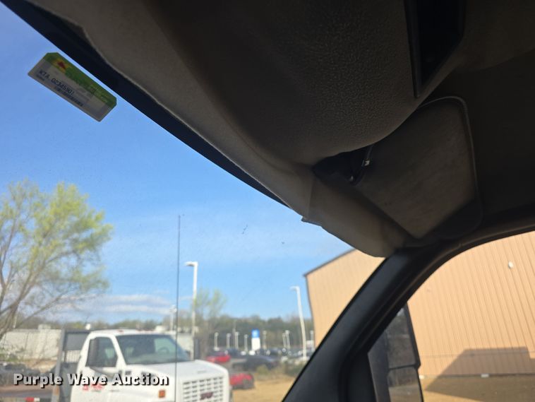 image for item DO7803 2005 GMC C7500 box truck