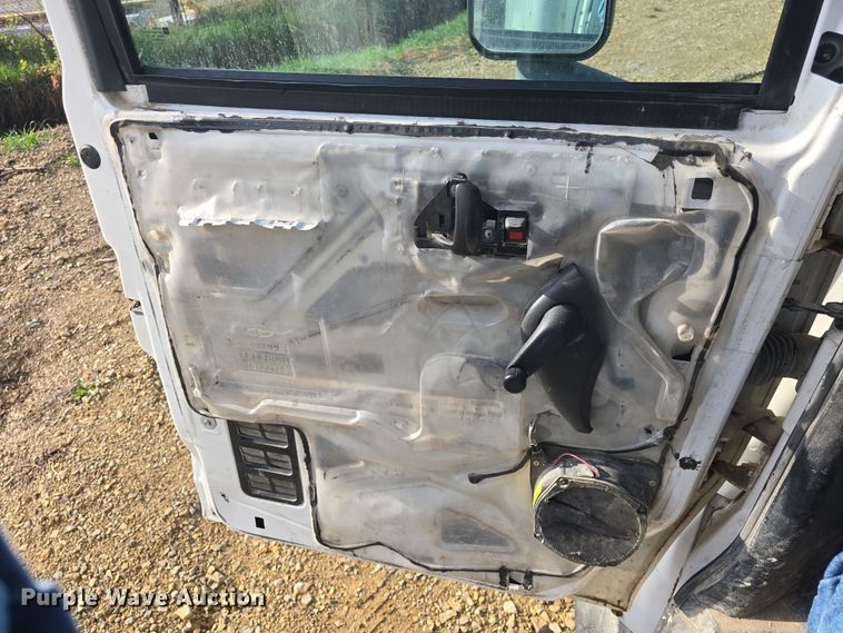 image for item DO7803 2005 GMC C7500 box truck