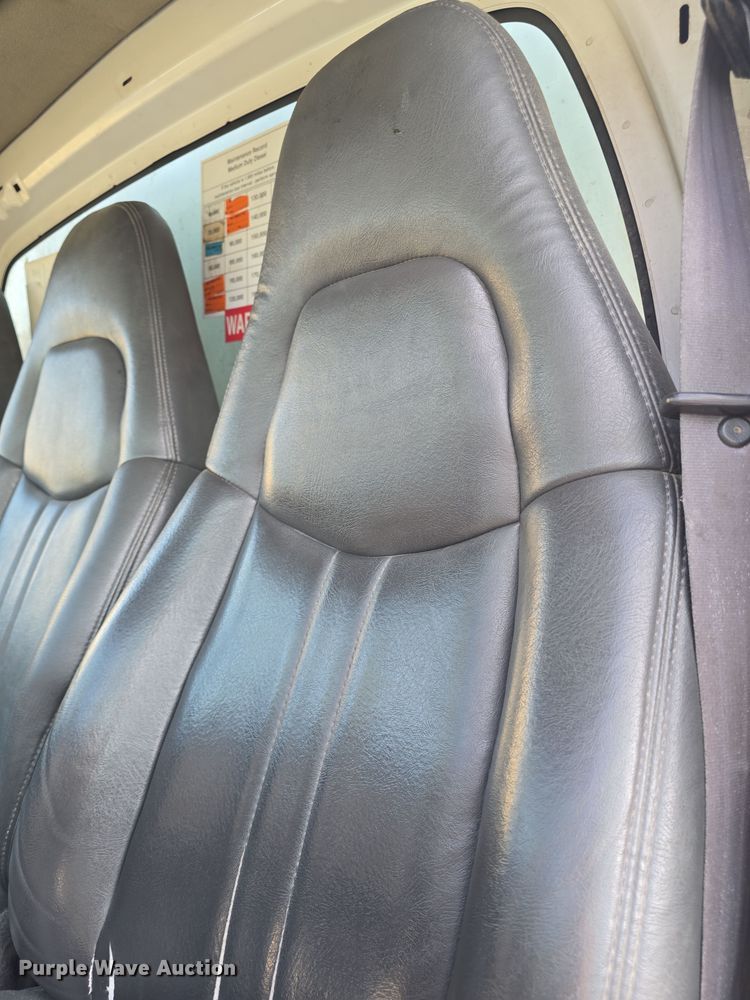 image for item DO7803 2005 GMC C7500 box truck