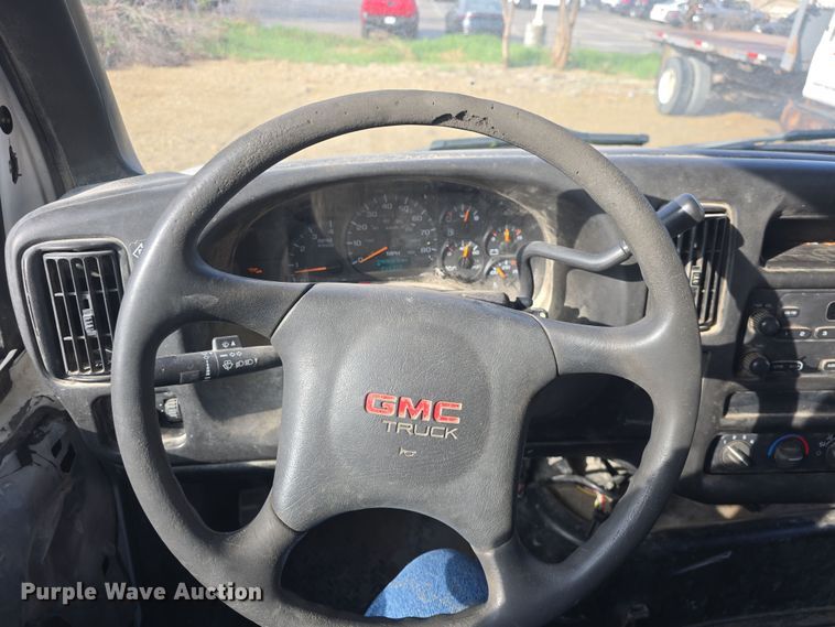 image for item DO7803 2005 GMC C7500 box truck