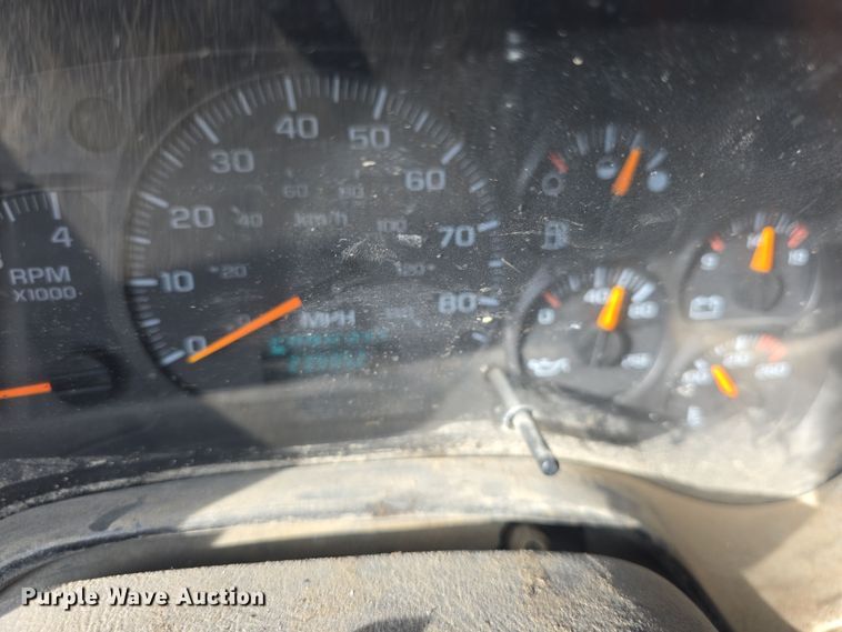 image for item DO7803 2005 GMC C7500 box truck