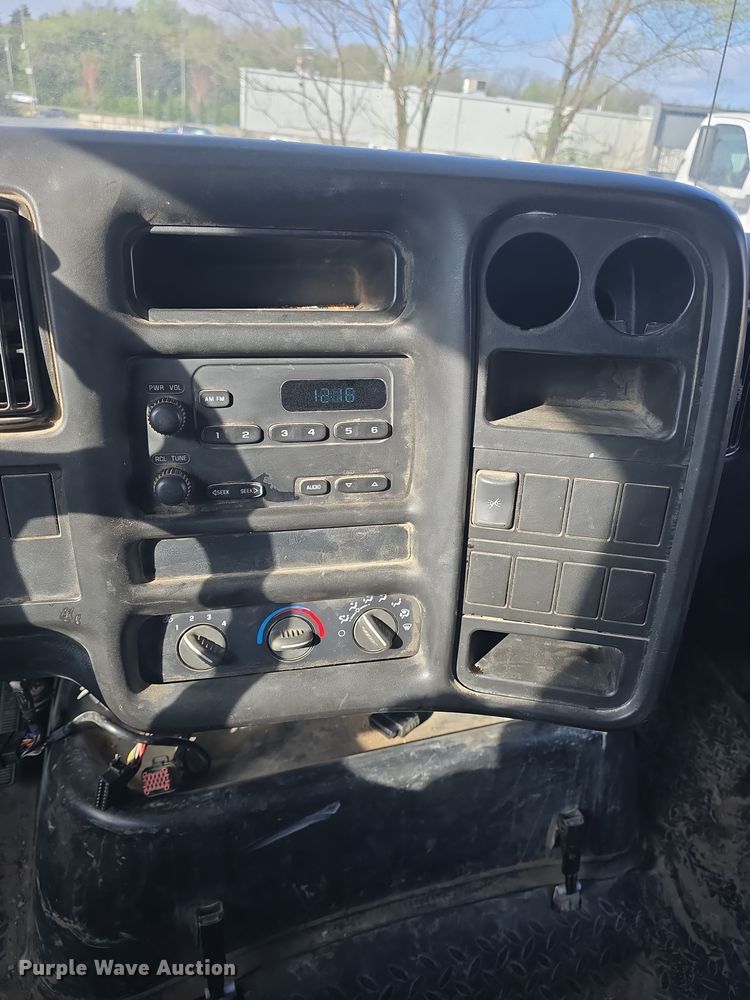 image for item DO7803 2005 GMC C7500 box truck