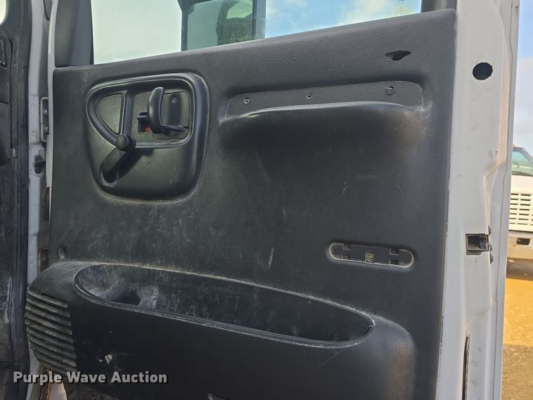 image for item DO7803 2005 GMC C7500 box truck