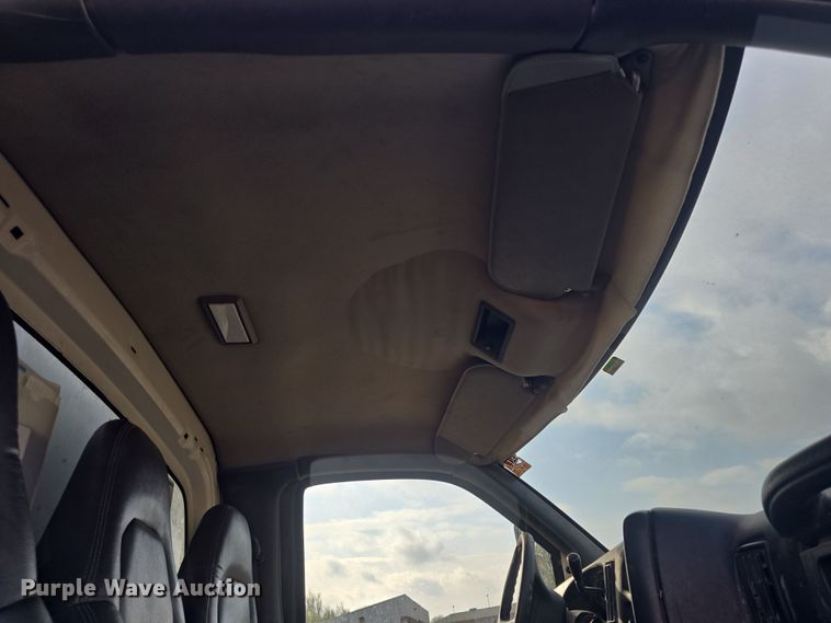 image for item DO7803 2005 GMC C7500 box truck