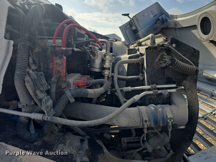 image for item DO7803 2005 GMC C7500 box truck