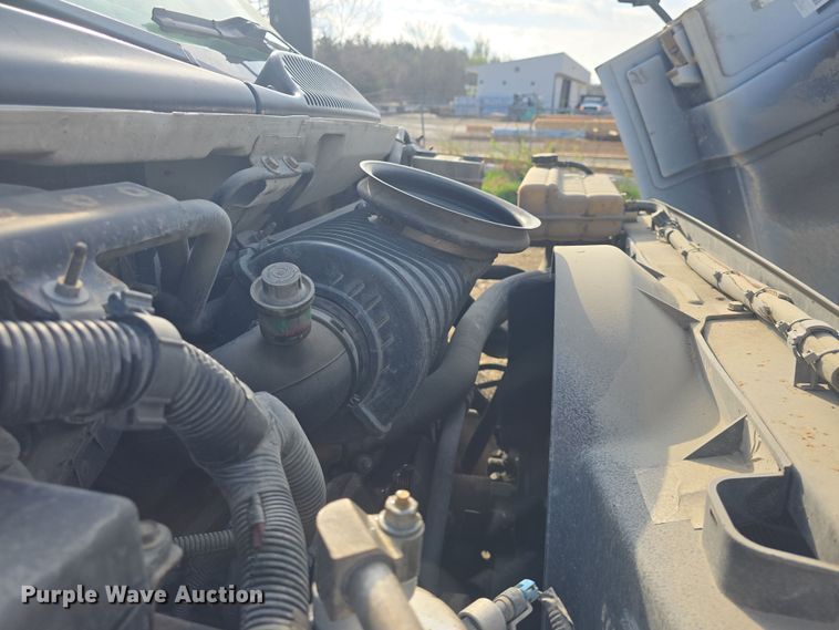 image for item DO7803 2005 GMC C7500 box truck