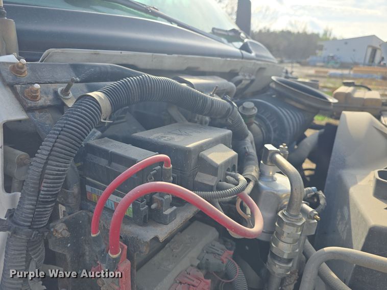 image for item DO7803 2005 GMC C7500 box truck