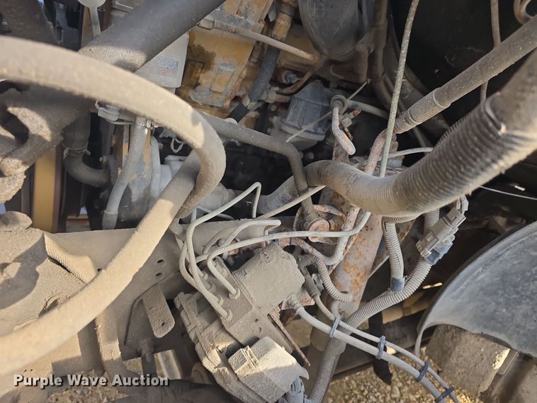 image for item DO7803 2005 GMC C7500 box truck