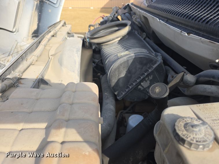 image for item DO7803 2005 GMC C7500 box truck