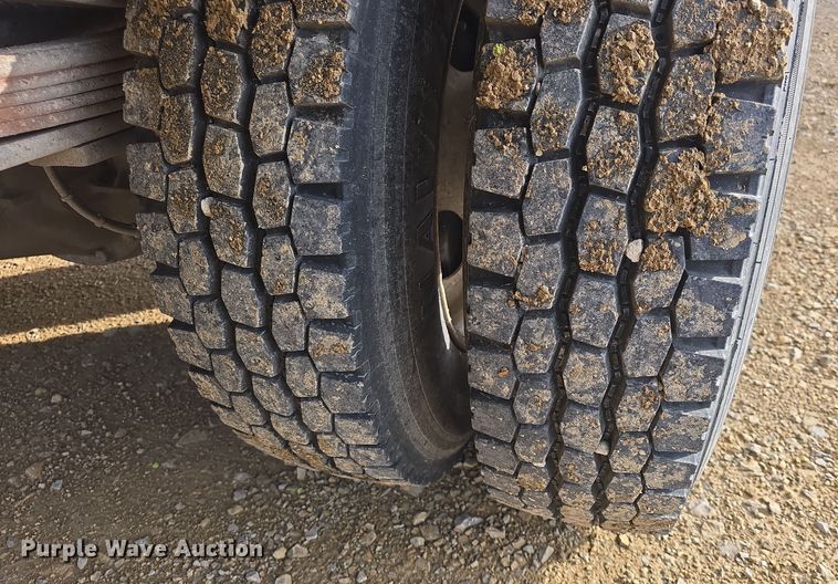 image for item DO7803 2005 GMC C7500 box truck