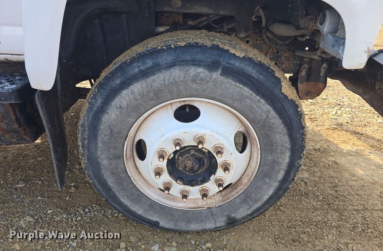 image for item DO7803 2005 GMC C7500 box truck