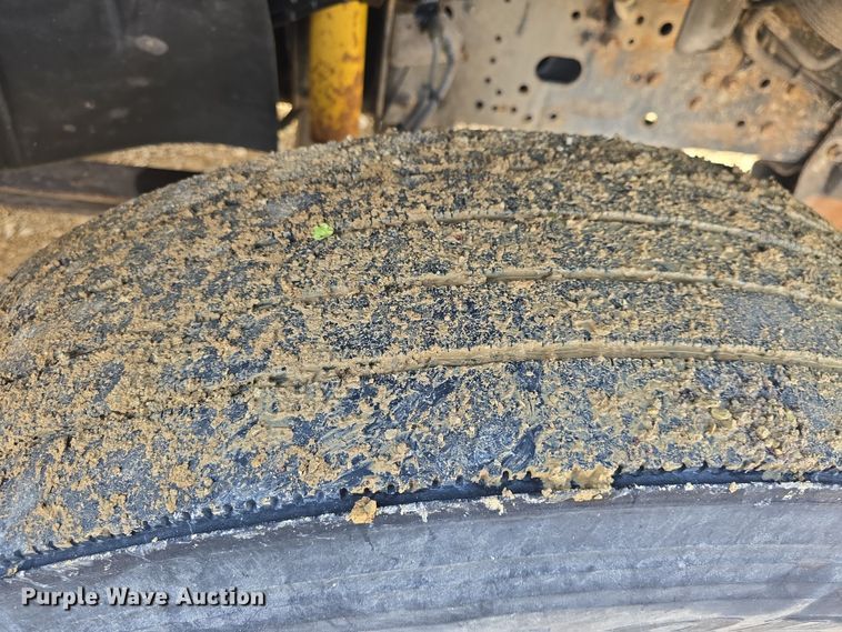 image for item DO7803 2005 GMC C7500 box truck