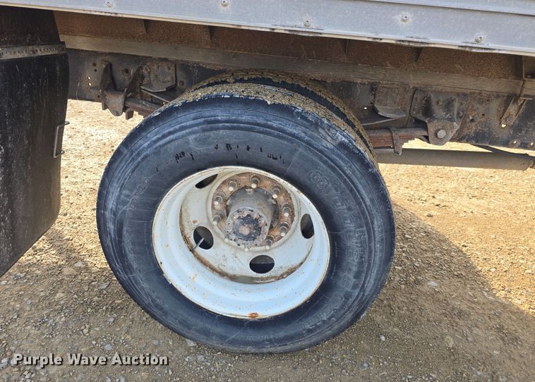 image for item DO7803 2005 GMC C7500 box truck