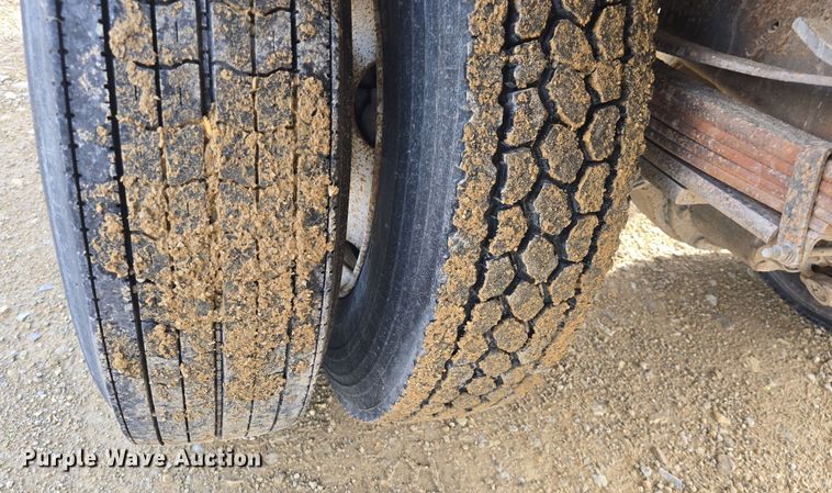 image for item DO7803 2005 GMC C7500 box truck