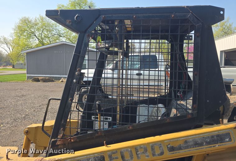 image for item DO7873 1983 Ford CL25 skid steer loader