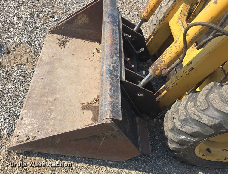 image for item DO7873 1983 Ford CL25 skid steer loader