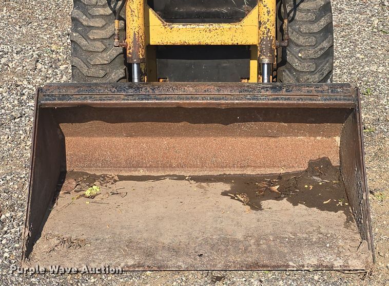 image for item DO7873 1983 Ford CL25 skid steer loader