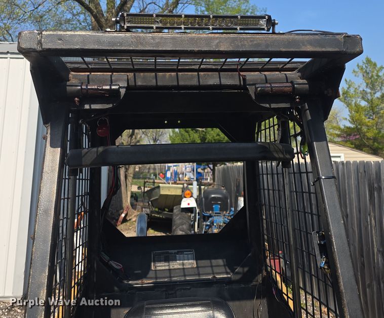 image for item DO7873 1983 Ford CL25 skid steer loader