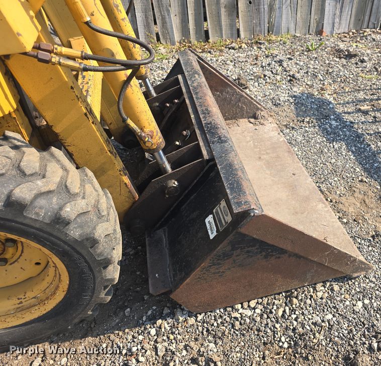 image for item DO7873 1983 Ford CL25 skid steer loader