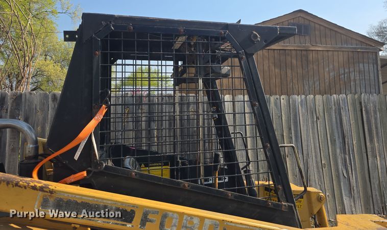 image for item DO7873 1983 Ford CL25 skid steer loader