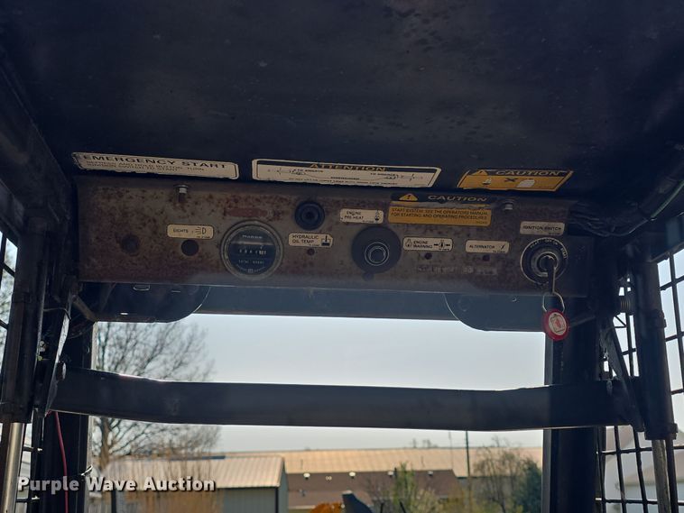 image for item DO7873 1983 Ford CL25 skid steer loader