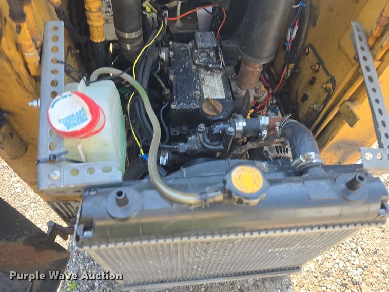 image for item DO7873 1983 Ford CL25 skid steer loader