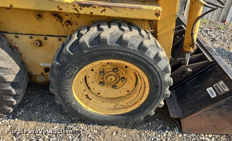 image for item DO7873 1983 Ford CL25 skid steer loader