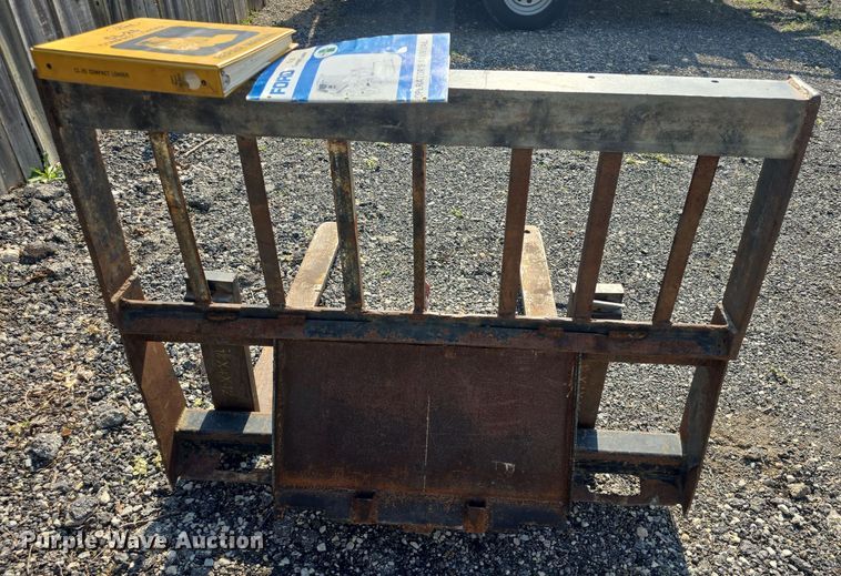 image for item DO7873 1983 Ford CL25 skid steer loader