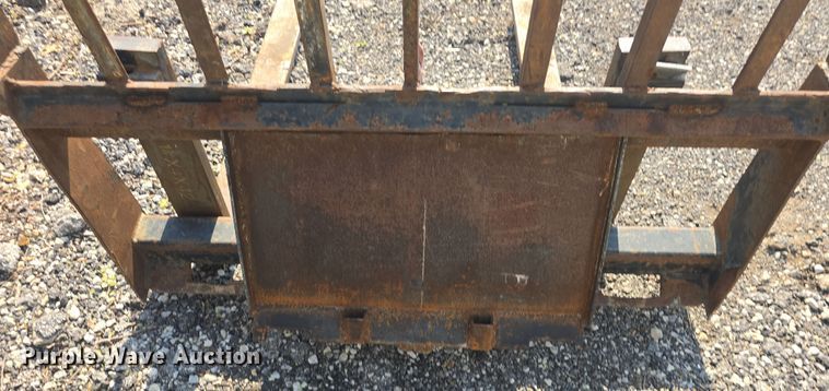 image for item DO7873 1983 Ford CL25 skid steer loader