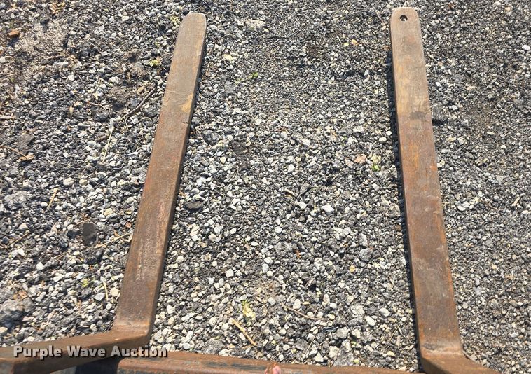 image for item DO7873 1983 Ford CL25 skid steer loader