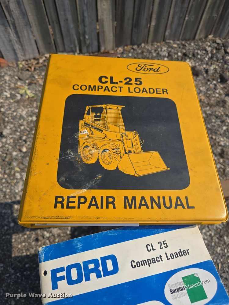 image for item DO7873 1983 Ford CL25 skid steer loader