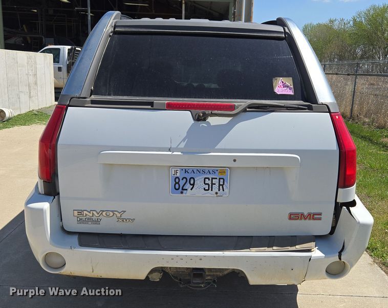 image for item DO7876 2004 GMC Envoy XUV SLT SUV