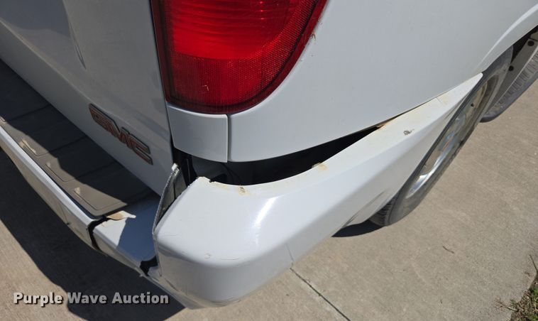 image for item DO7876 2004 GMC Envoy XUV SLT SUV