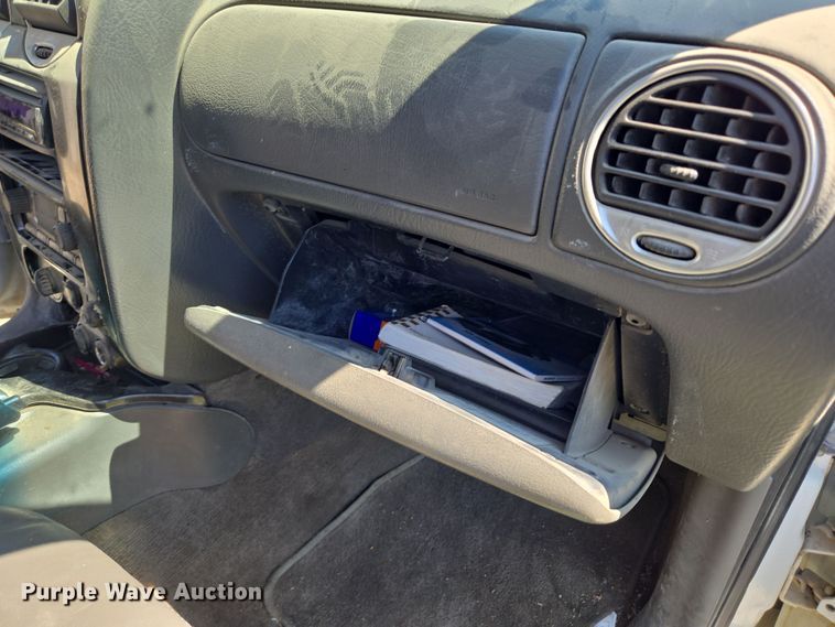 image for item DO7876 2004 GMC Envoy XUV SLT SUV