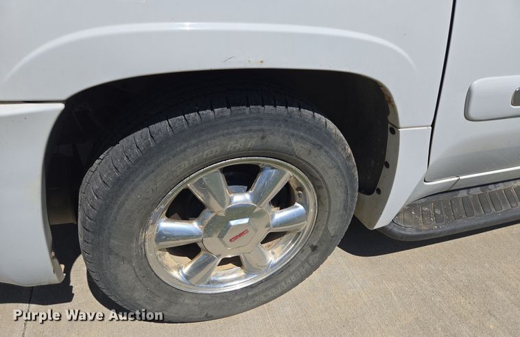 image for item DO7876 2004 GMC Envoy XUV SLT SUV