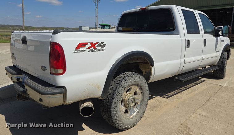 image for item DO7877 2006 Ford F350 Super Duty Crew Cab pickup truck