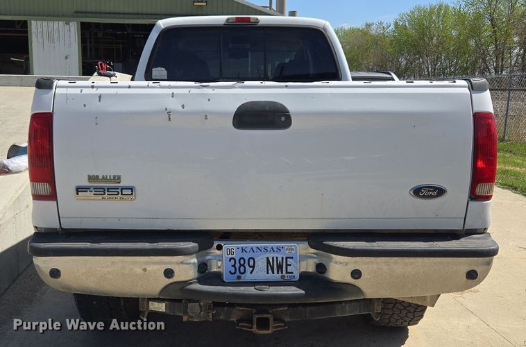 image for item DO7877 2006 Ford F350 Super Duty Crew Cab pickup truck