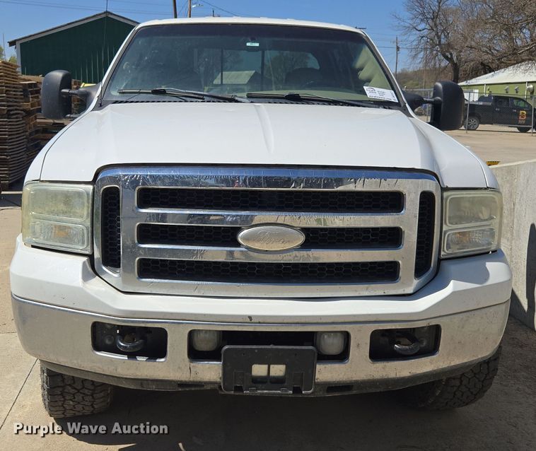 image for item DO7877 2006 Ford F350 Super Duty Crew Cab pickup truck