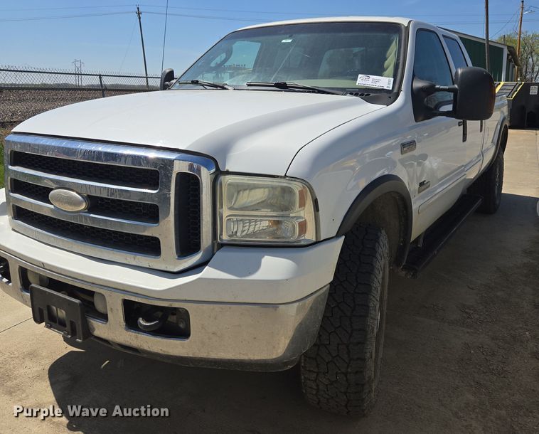 image for item DO7877 2006 Ford F350 Super Duty Crew Cab pickup truck